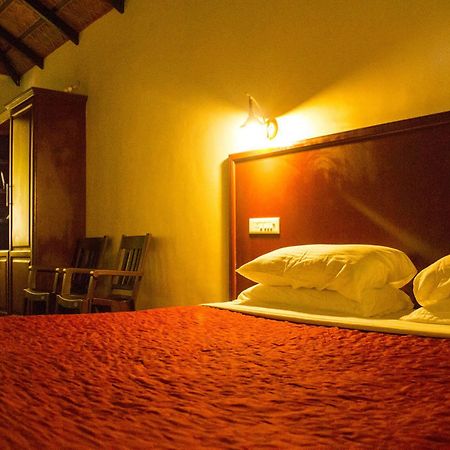 Porcupine Castle Hotel Polibetta Ngoại thất bức ảnh